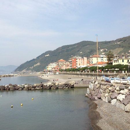 Il Nido Della Rondine Bed and Breakfast Leivi Exterior foto