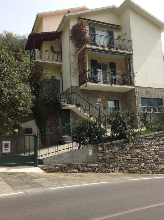 Il Nido Della Rondine Bed and Breakfast Leivi Exterior foto