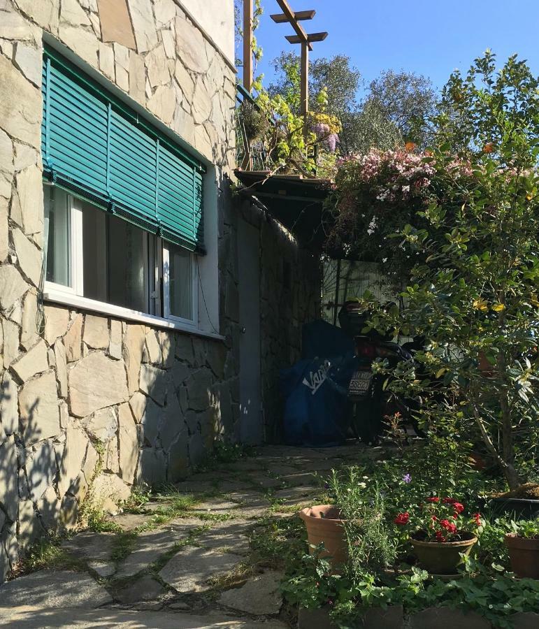 Il Nido Della Rondine Bed and Breakfast Leivi Exterior foto