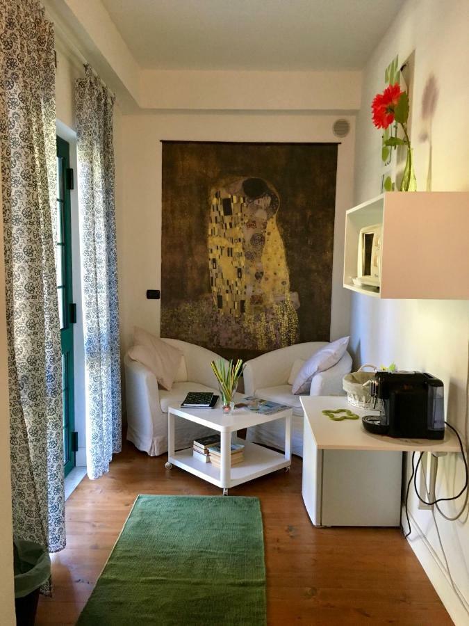 Il Nido Della Rondine Bed and Breakfast Leivi Exterior foto